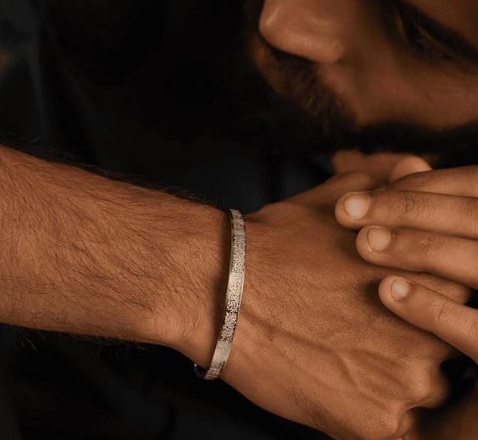 سوار محفور عليه آية الكرسي